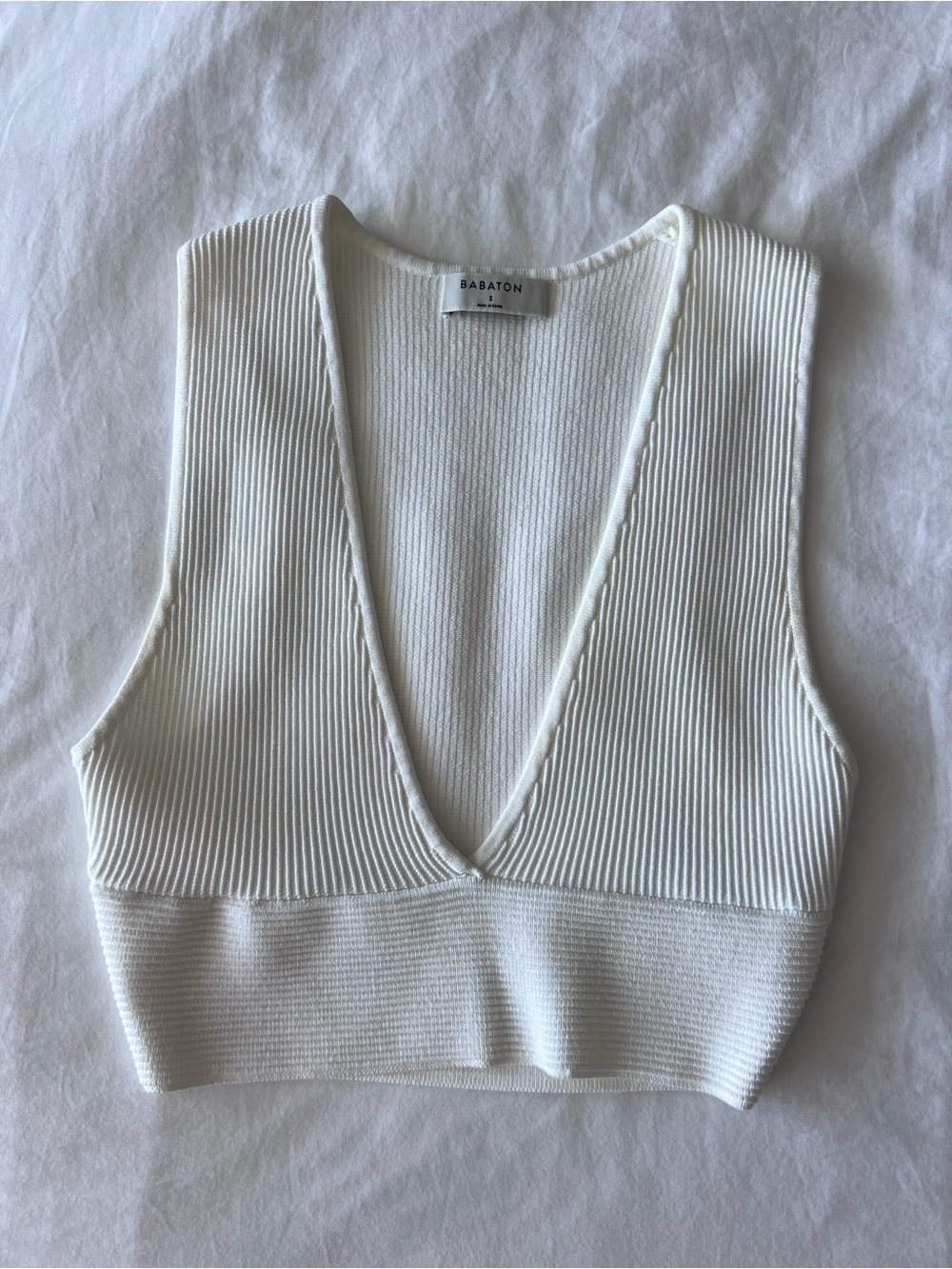 Aritzia Babaton Cream Ribbed V-Neck Crop Tank